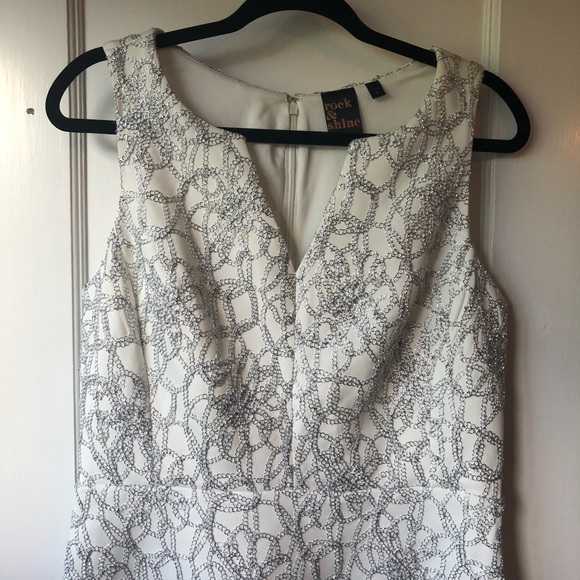 Embroidered A-line dress - Picture 2 of 4